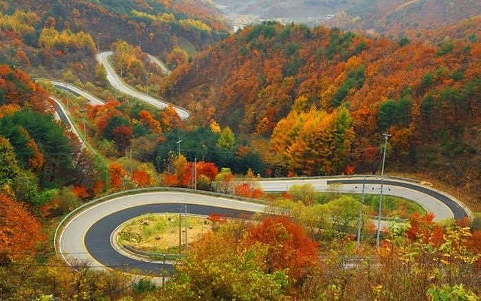 گردنه حیران یک محور فعال و مهم گردشگری است