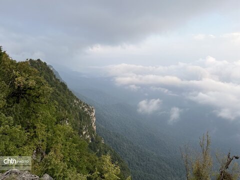 جهان‌نما؛ بهشتی میان مه و کوهستان