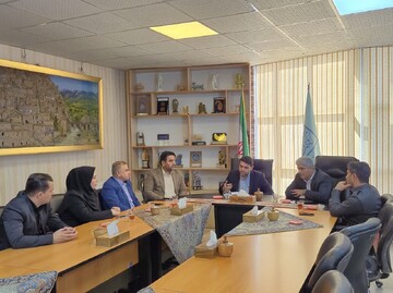 ایجاد گذر گردشگری، به رونق بازار محلی و توسعه اقتصاد شهری کمک می‌کند