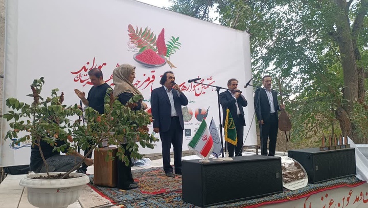 هشتمین دوره جشنواره سماق قرمز در هوراند برگزار شد