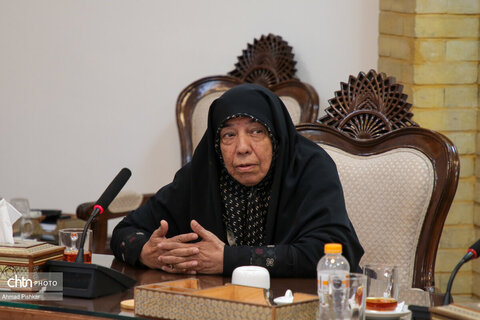 نشست صمیمانه وزیر میراث‌فرهنگی، گردشگری و صنایع‌دستی با دبیرکل و اعضای خانه کارگر