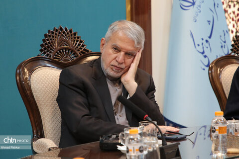 نشست صمیمانه وزیر میراث‌فرهنگی، گردشگری و صنایع‌دستی با دبیرکل و اعضای خانه کارگر