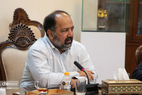 نشست صمیمانه وزیر میراث‌فرهنگی، گردشگری و صنایع‌دستی با دبیرکل و اعضای خانه کارگر