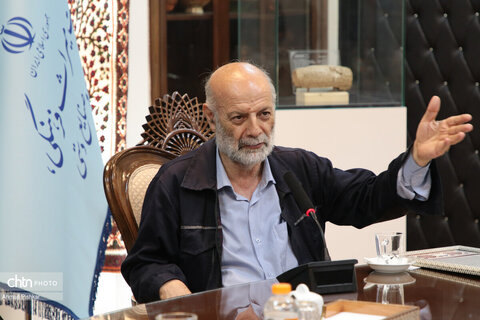 نشست صمیمانه وزیر میراث‌فرهنگی، گردشگری و صنایع‌دستی با دبیرکل و اعضای خانه کارگر