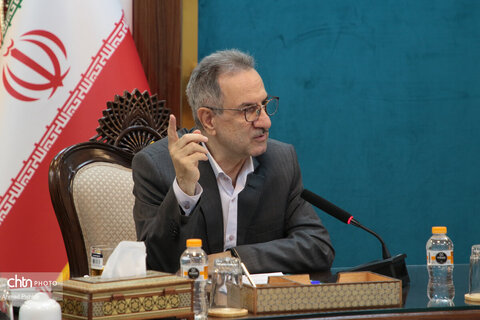 نشست صمیمانه وزیر میراث‌فرهنگی، گردشگری و صنایع‌دستی با دبیرکل و اعضای خانه کارگر