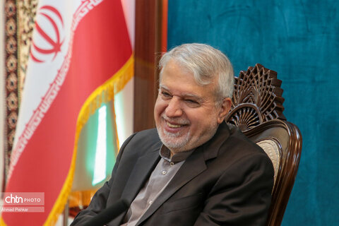 نشست صمیمانه وزیر میراث‌فرهنگی، گردشگری و صنایع‌دستی با دبیرکل و اعضای خانه کارگر