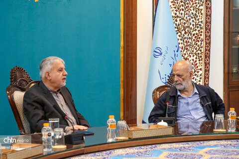 نشست صمیمانه وزیر میراث‌فرهنگی، گردشگری و صنایع‌دستی با دبیرکل و اعضای خانه کارگر