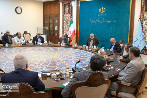 نشست صمیمانه وزیر میراث‌فرهنگی، گردشگری و صنایع‌دستی با دبیرکل و اعضای خانه کارگر