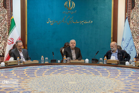 نشست صمیمانه وزیر میراث‌فرهنگی، گردشگری و صنایع‌دستی با دبیرکل و اعضای خانه کارگر