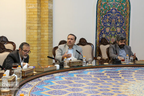 نشست صمیمانه وزیر میراث‌فرهنگی، گردشگری و صنایع‌دستی با دبیرکل و اعضای خانه کارگر