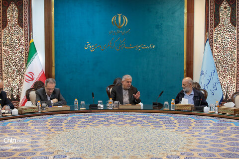 نشست صمیمانه وزیر میراث‌فرهنگی، گردشگری و صنایع‌دستی با دبیرکل و اعضای خانه کارگر