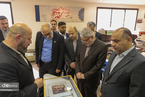 بازدید وزیر میراث‌فرهنگی از موسسه مطبوعاتی اطلاعات