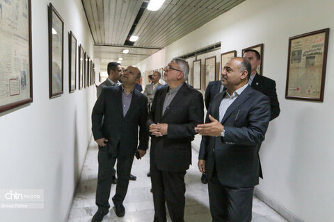 بازدید وزیر میراث‌فرهنگی از موسسه مطبوعاتی اطلاعات