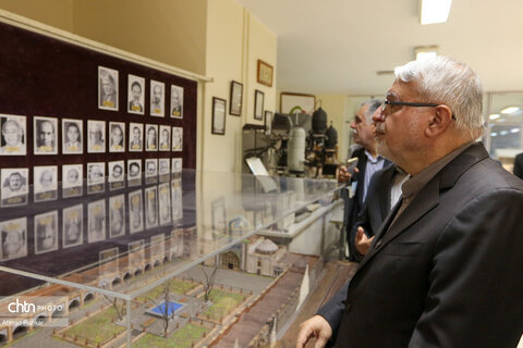 بازدید وزیر میراث‌فرهنگی از موسسه مطبوعاتی اطلاعات