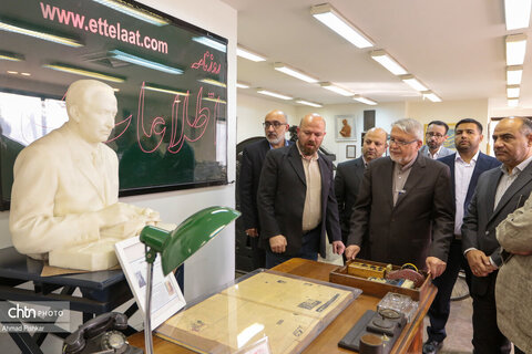 بازدید وزیر میراث‌فرهنگی از موسسه مطبوعاتی اطلاعات