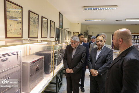 بازدید وزیر میراث‌فرهنگی از موسسه مطبوعاتی اطلاعات
