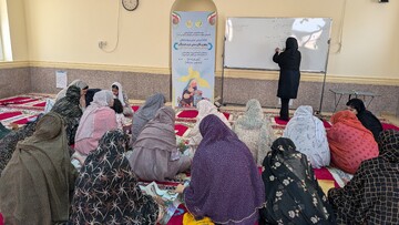 دومین دوره آموزشی رودوزی‌های سنتی در روستای زلزله‌زده سایه‌خوش برگزار شد/ ۳۰ بانوی روستا مهارت دوخت لچک را فرا گرفتند