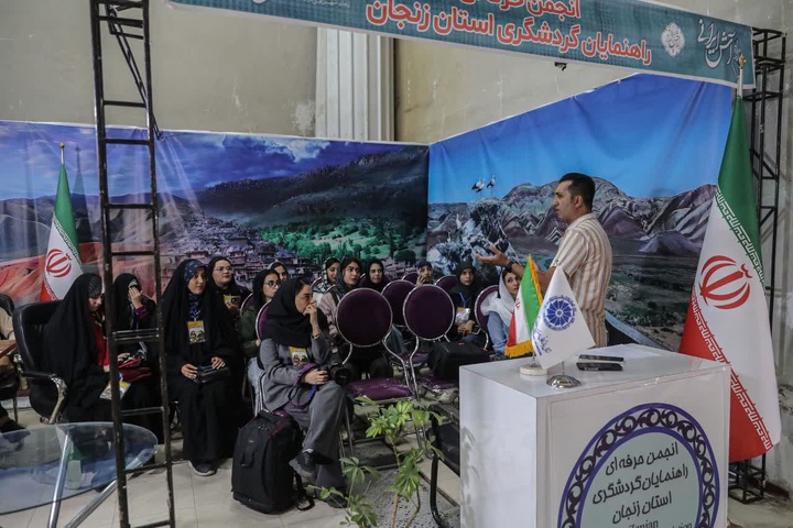 جشنواره ملی آش زنجان؛ روز دوم با لنز مستند؛ استقبال ۶۰ عکاس از کارگاه عکاسی مستند