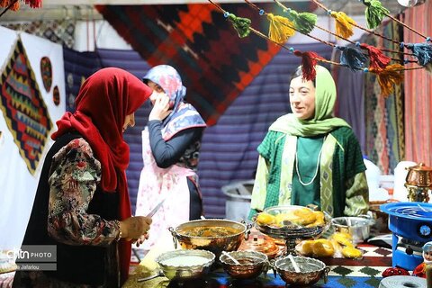 اولین روز از برگزاری جشنواره آش و نمایشگاه صنایع دستی استان زنجان