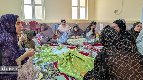 دوره آموزشی رودوزیهای سنتی در روستای زلزله زده سایه خوش بندرلنگه