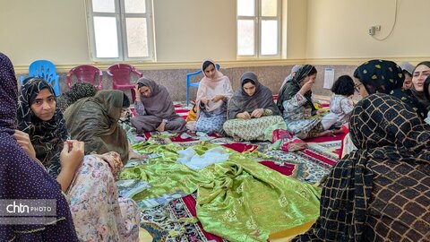 دوره آموزشی رودوزیهای سنتی در روستای زلزله زده سایه خوش بندرلنگه