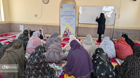 دوره آموزشی رودوزیهای سنتی در روستای زلزله زده سایه خوش بندرلنگه