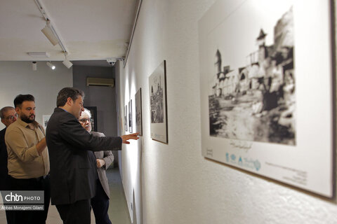 نمایشگاه عکس «شـکـوه ‌قــــم ‌در ‌قــــاب ‌تـاریـخ»
