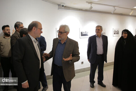 نمایشگاه عکس «شـکـوه ‌قــــم ‌در ‌قــــاب ‌تـاریـخ»