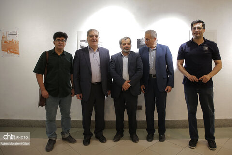 نمایشگاه عکس «شـکـوه ‌قــــم ‌در ‌قــــاب ‌تـاریـخ»