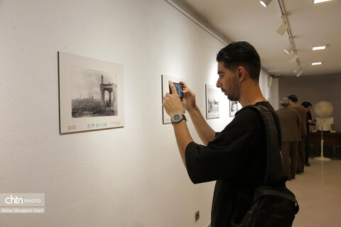 نمایشگاه عکس «شـکـوه ‌قــــم ‌در ‌قــــاب ‌تـاریـخ»