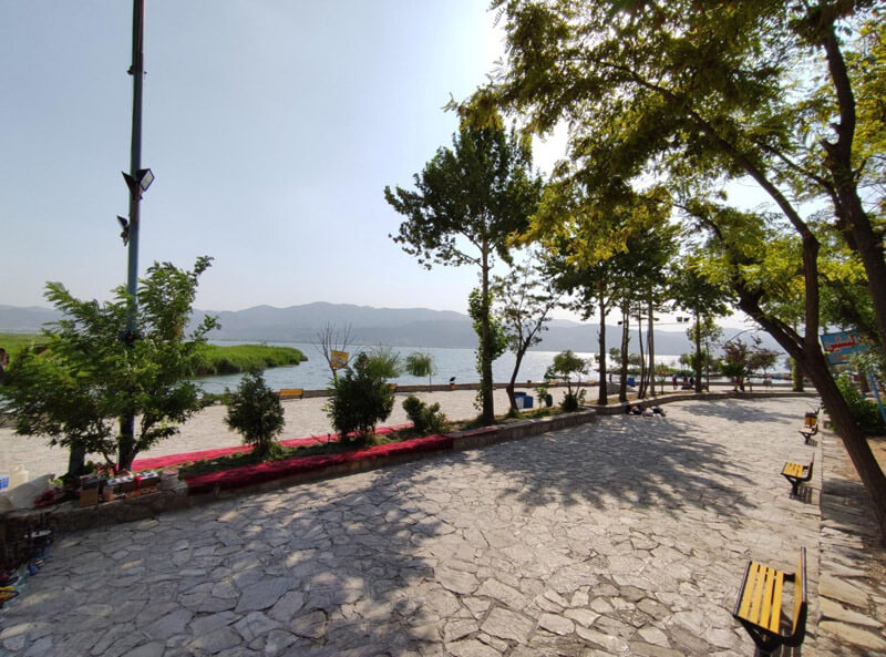 توسعه زیرساختها در دریاچه زریبار مریوان رفاه گردشگران را ارتقا میدهد