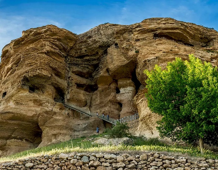 دیواندره دارای ظرفیت‌های طبیعی و تاریخی بسیاری است/ ثبت جهانی غار کرفتو پیگیری می‌شود