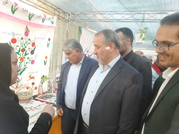 بازدید استاندار خراسان جنوبی از نمایشگاه صنایع‌دستی شهرستان خوسف