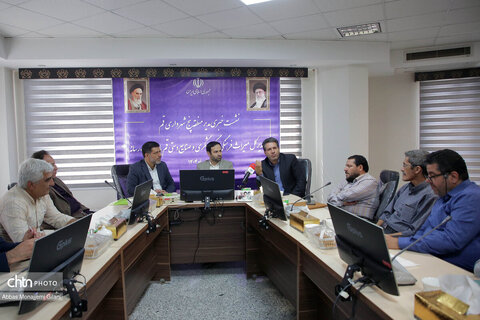 نیازمند تابلوهای راهنمای گردشگری سه‌زبانه در قم هستیم