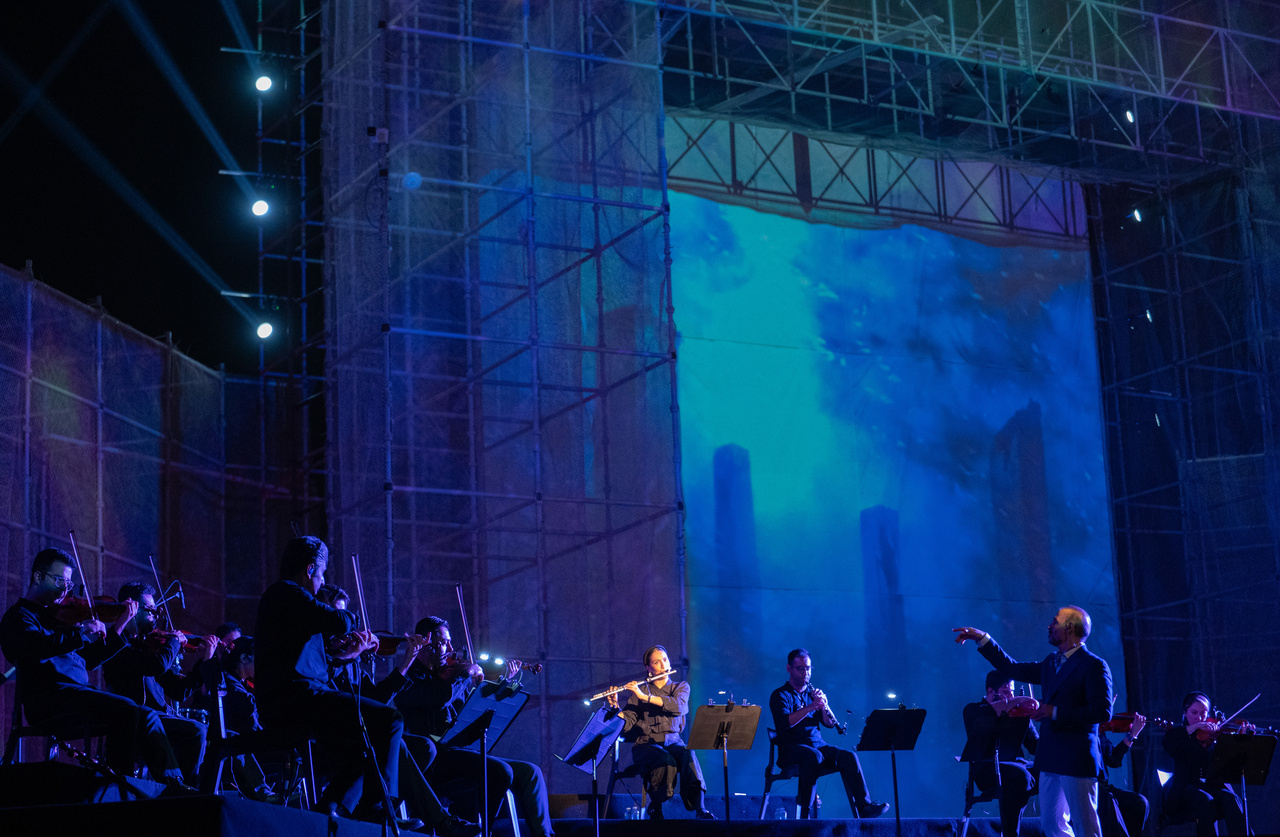 دوری از شما غمی است بر دل ما