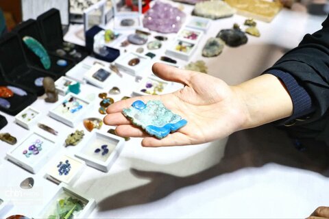 بازدید مدیرکل میراث فرهنگی زنجان از غرفه های صنایع دستی نمایشگاه ملی صنایع دستی زنجان