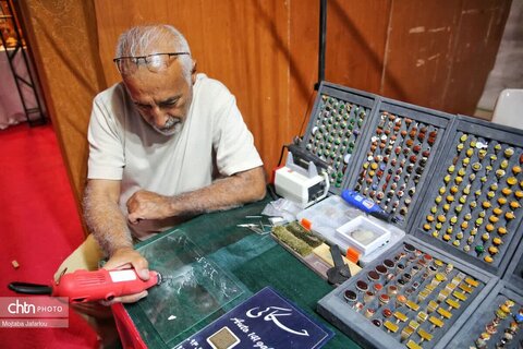 بازدید مدیرکل میراث فرهنگی زنجان از غرفه های صنایع دستی نمایشگاه ملی صنایع دستی زنجان