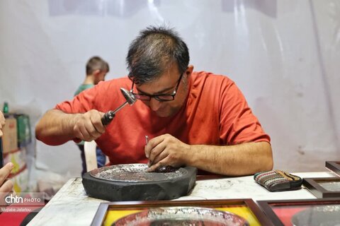 بازدید مدیرکل میراث فرهنگی زنجان از غرفه های صنایع دستی نمایشگاه ملی صنایع دستی زنجان