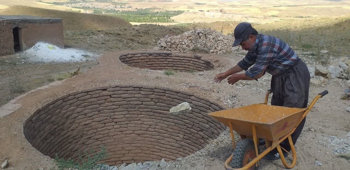 احیای کارگاه تولید گچ سنتی در تخت سلیمان تکاب