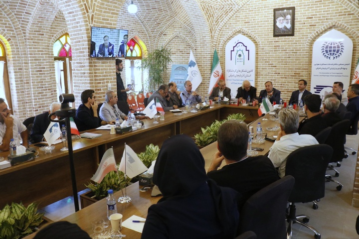 بررسی مشکلات مالیاتی آژانس‌ها و دفاتر خدمات گردشگری/ مطالبه اصلاح مقررات و بازنگری در صدور مجوزها