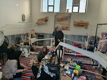 دوره‌ه آموزشی حوله بافی در شهرستان سرخه برگزار شد