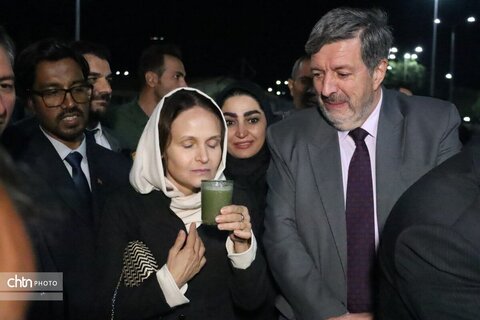 اختتامیه هشتمین جشنواره انگور ارومیه با حضور دیپلمات‌ها و هنرمندان