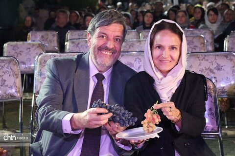 اختتامیه هشتمین جشنواره انگور ارومیه با حضور دیپلمات‌ها و هنرمندان