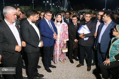 اختتامیه هشتمین جشنواره انگور ارومیه با حضور دیپلمات‌ها و هنرمندان