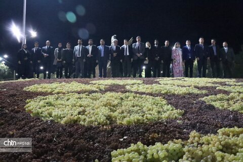 اختتامیه هشتمین جشنواره انگور ارومیه با حضور دیپلمات‌ها و هنرمندان