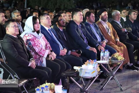 اختتامیه هشتمین جشنواره انگور ارومیه با حضور دیپلمات‌ها و هنرمندان