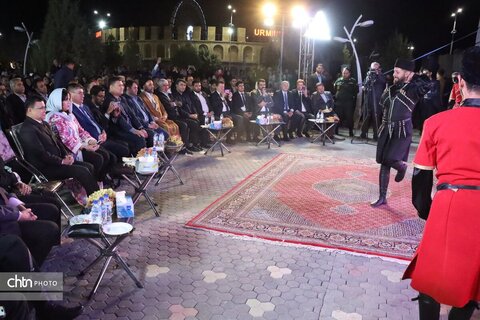 اختتامیه هشتمین جشنواره انگور ارومیه با حضور دیپلمات‌ها و هنرمندان