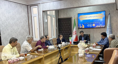 جلسه مشترک اعضای انجمن مهمانپذیران استان با مدیرکل میراث‌فرهنگی قم