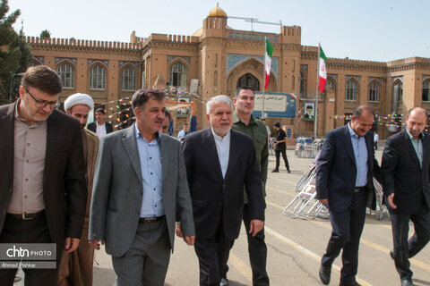 بازدید وزیر میراث‌فرهنگی از دبیرستان ماندگار البرز