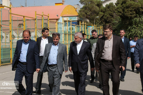 بازدید وزیر میراث‌فرهنگی از دبیرستان ماندگار البرز